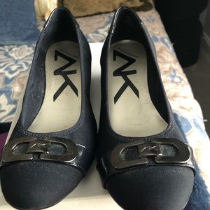 Womens Navy size 7M pumps